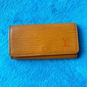 Louis Vuitton 4 key holder
